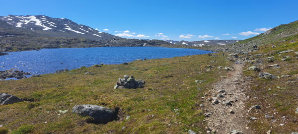 trail along lake