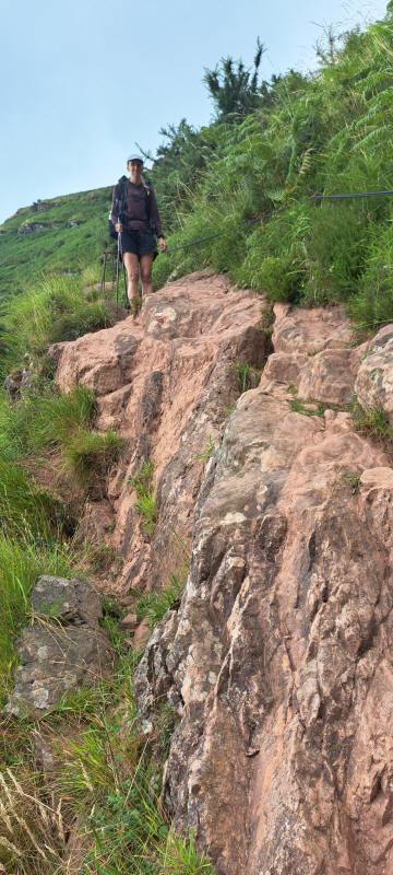 Abstieg mit Sicherungskabeln
